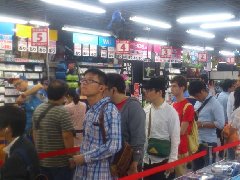 《口袋妖怪xy》首发排队等待实况截图